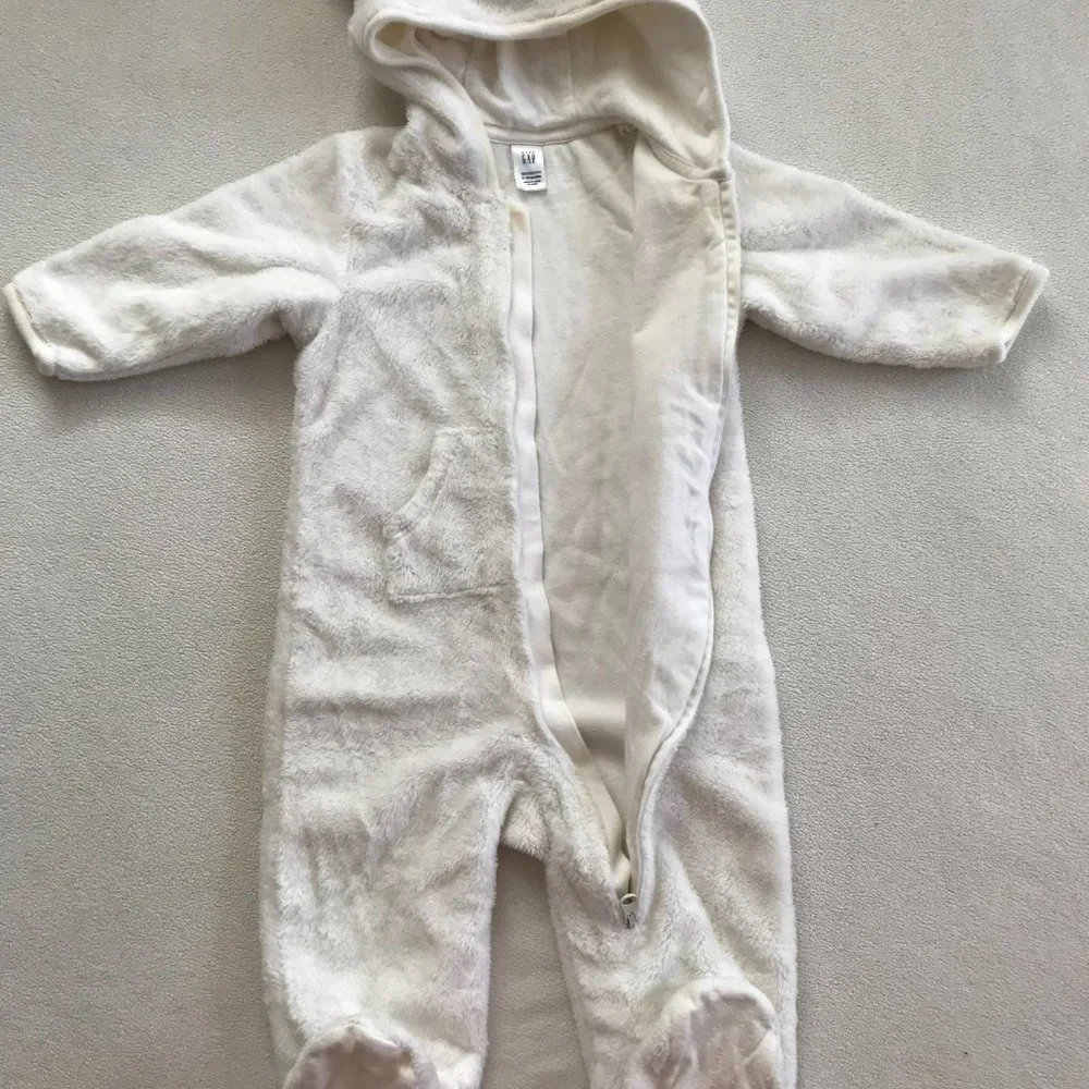 Baby GAP, 6-12M, 100% Cotton Lined Faux Fur Shell Hooded Coverall, Polar Bear - Picture 6 of 11